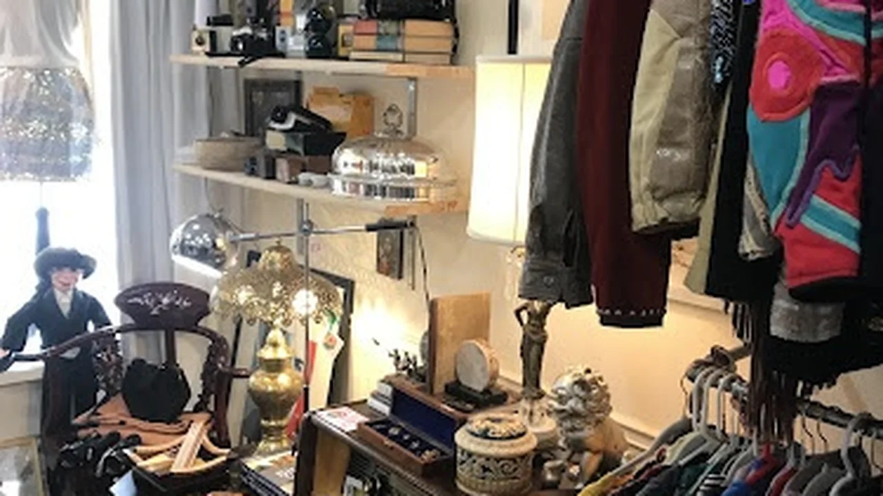 Consignment store in Austin, Texas: Armstrong’s House of Vintage
