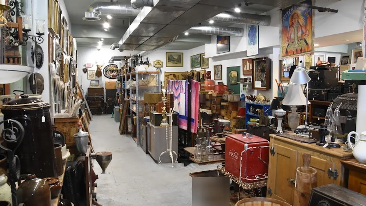 Consignment store in Iowa City, Iowa: Artifacts