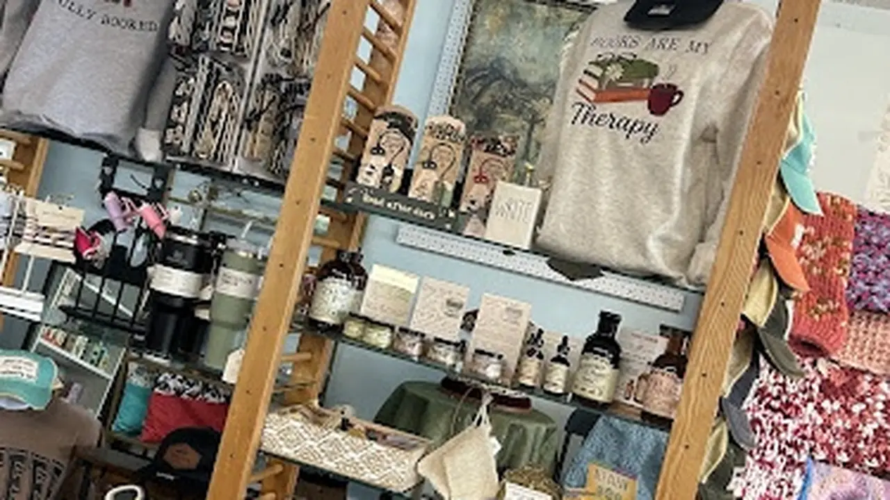 Consignment store in Yorktown, Virginia: At Home With Grace