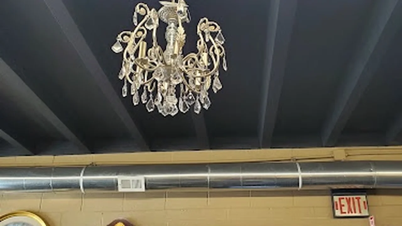 Consignment store in West Columbia, South Carolina: Attic Fanatic