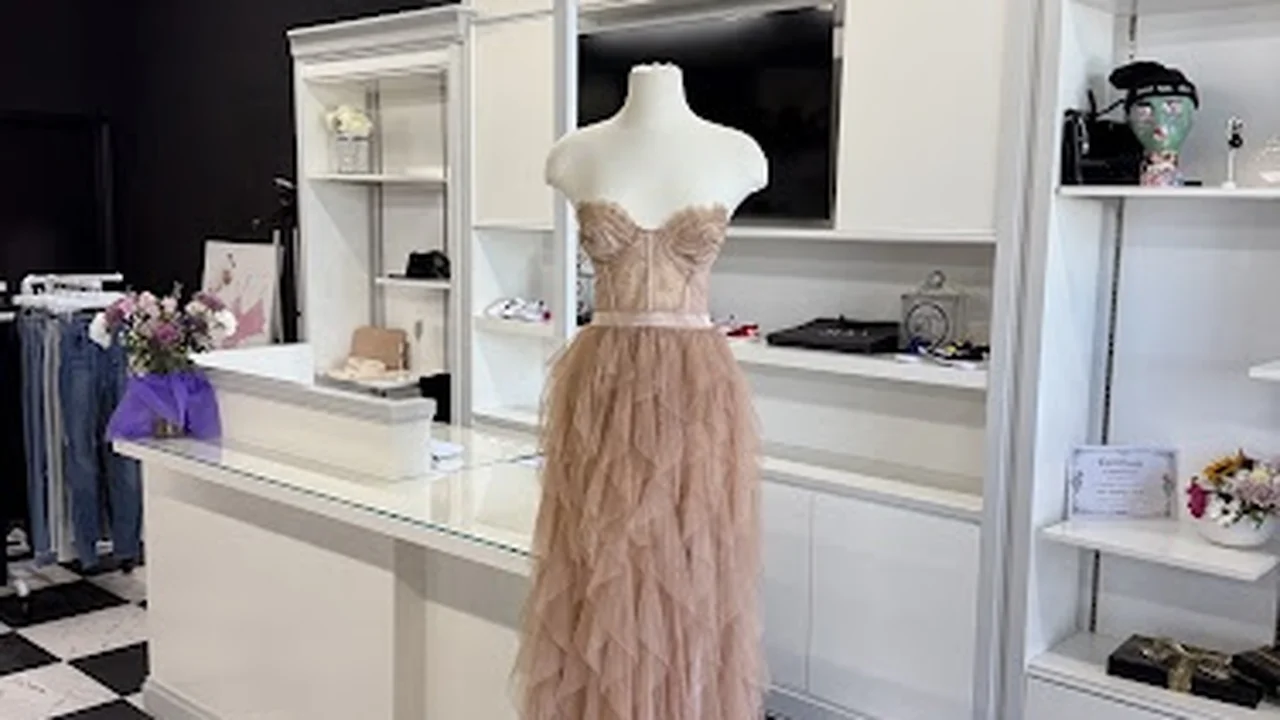 Consignment store in Winter Garden, Florida: Aura Consignment Boutique