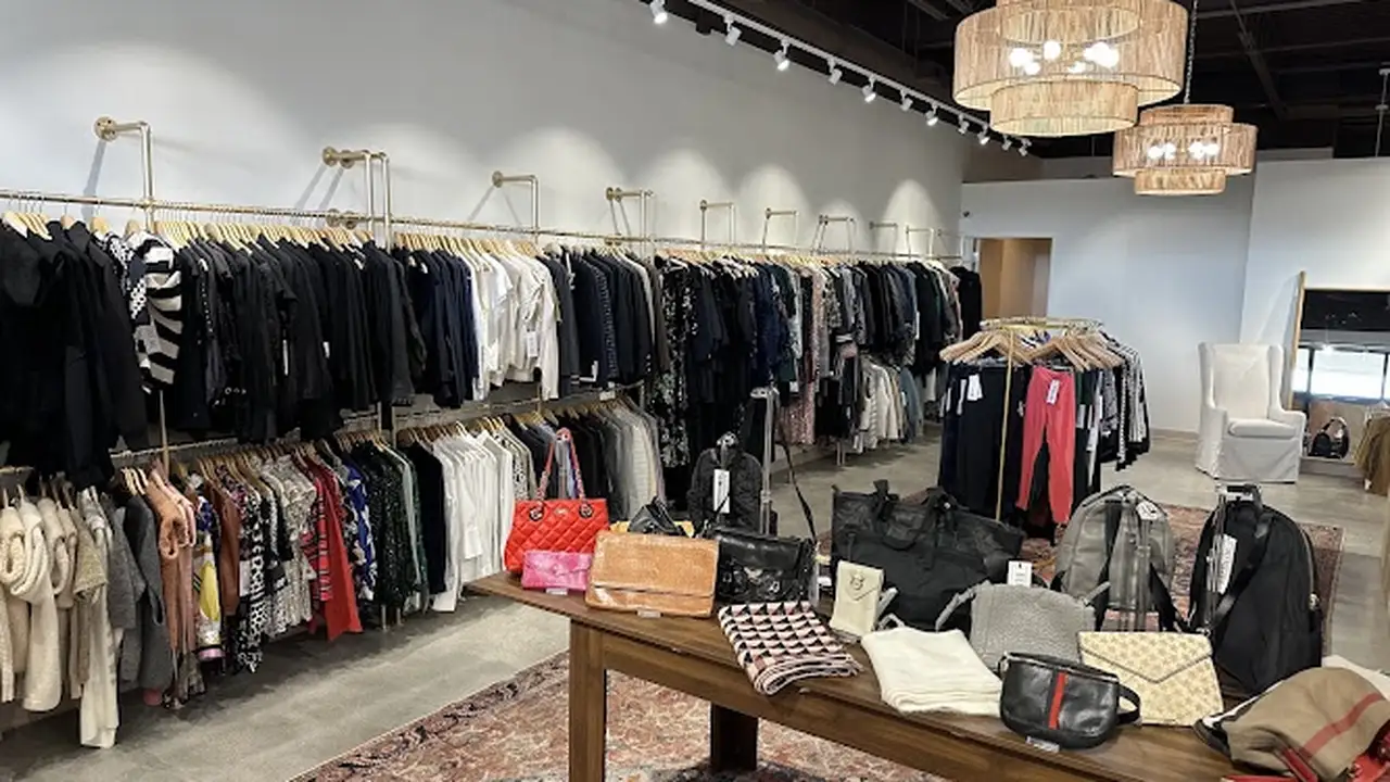 Consignment store in Omaha, Nebraska: avenue two consignment