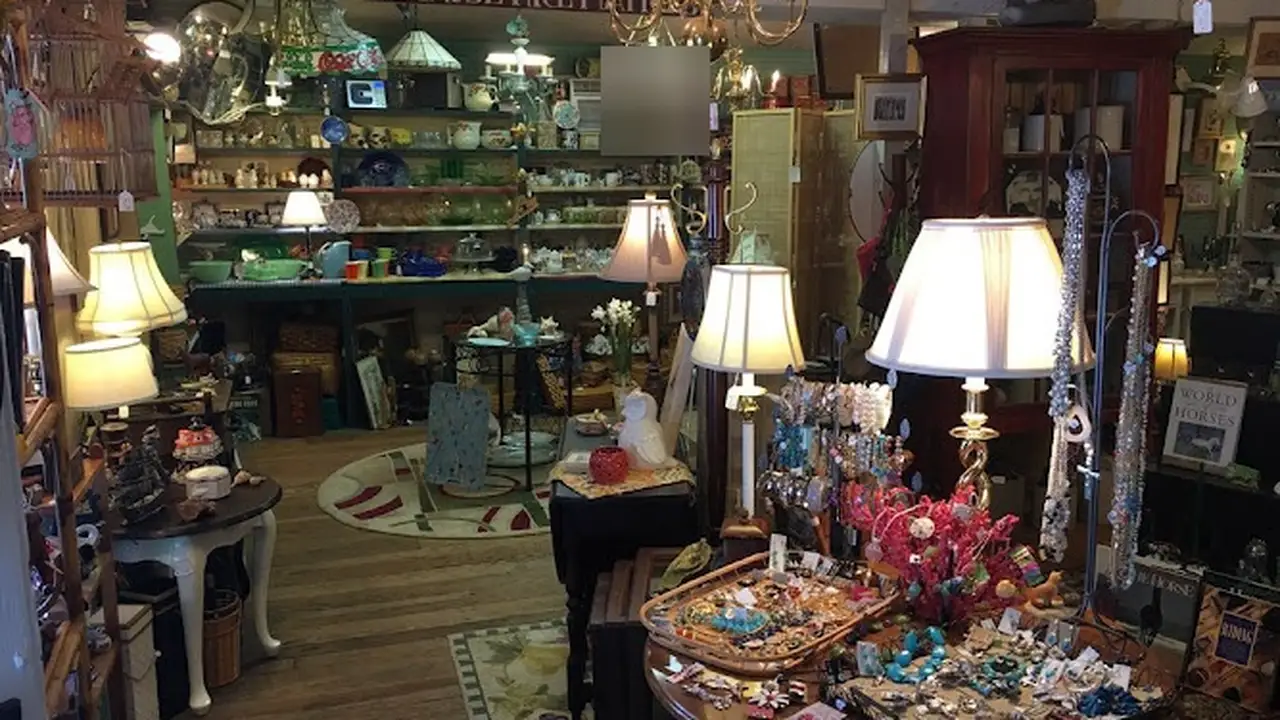 Consignment store in Monkton, Maryland: B&B Antiques and Consignments