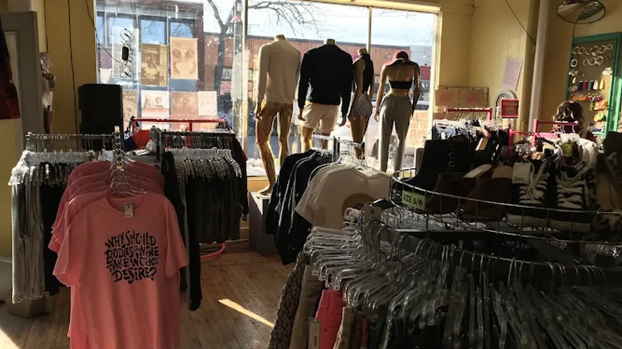 Consignment store in Minneapolis, Minnesota: b. Resale