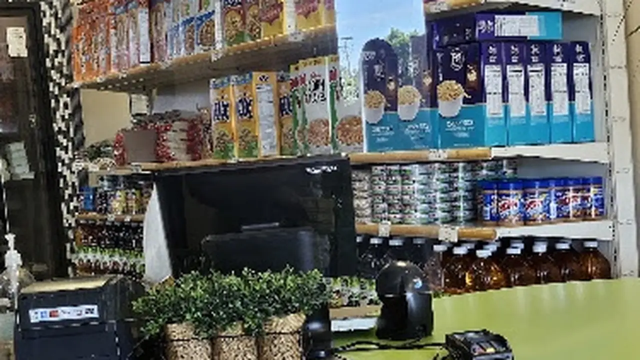Consignment store in Merced, California: Baby Nutrition Shop