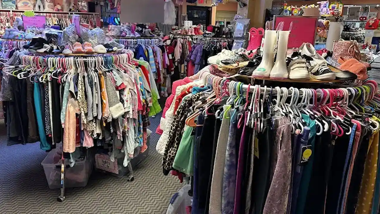 Consignment store in Flint, Michigan: Baby's Best Resale