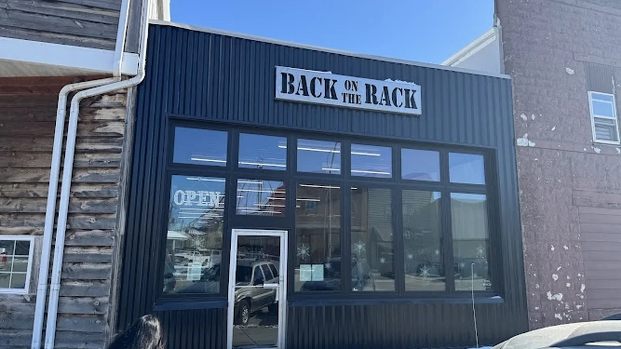 Consignment store in Inwood, Iowa: Back on the Rack