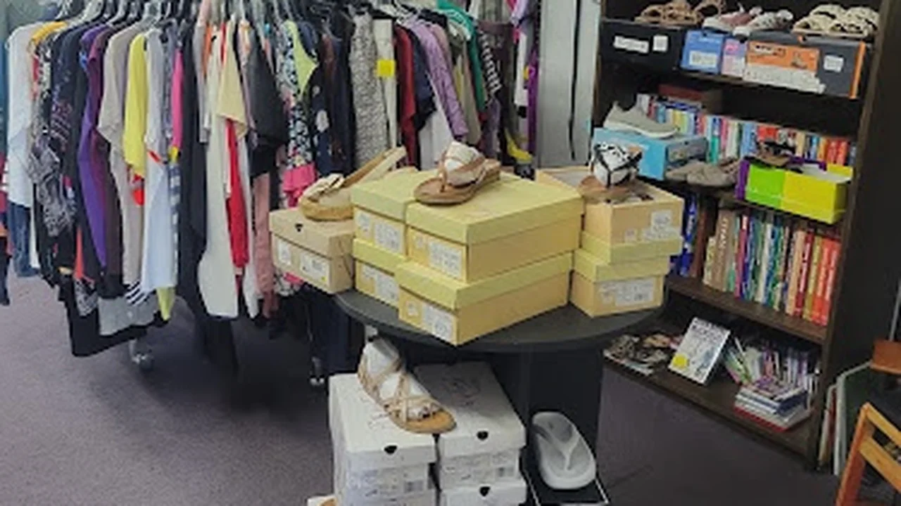 Consignment store in Van Buren, Arkansas: Back on the Rack