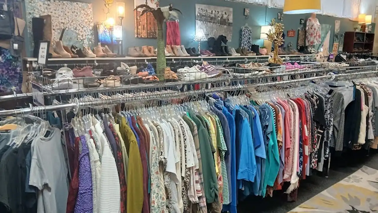 Consignment store in Gillette, Wyoming: Back To the Rack
