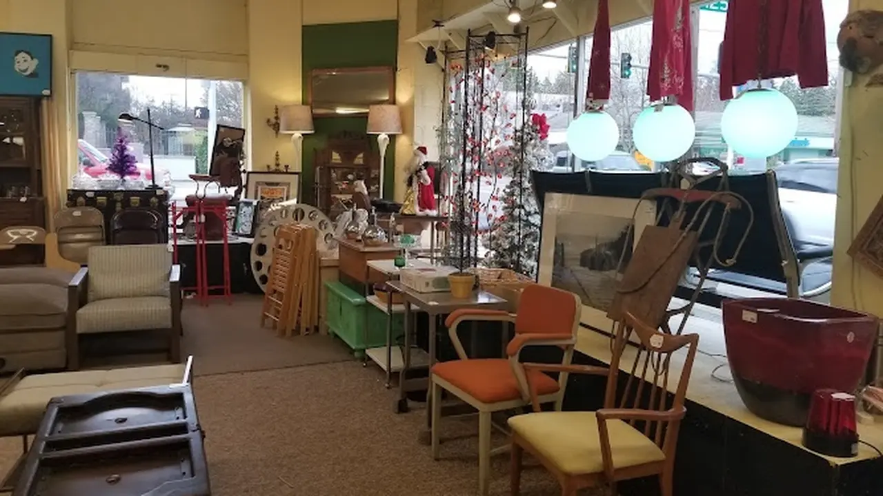 Consignment store in Seattle, Washington: Ballard Consignment, Broadview (The Furniture Guy)