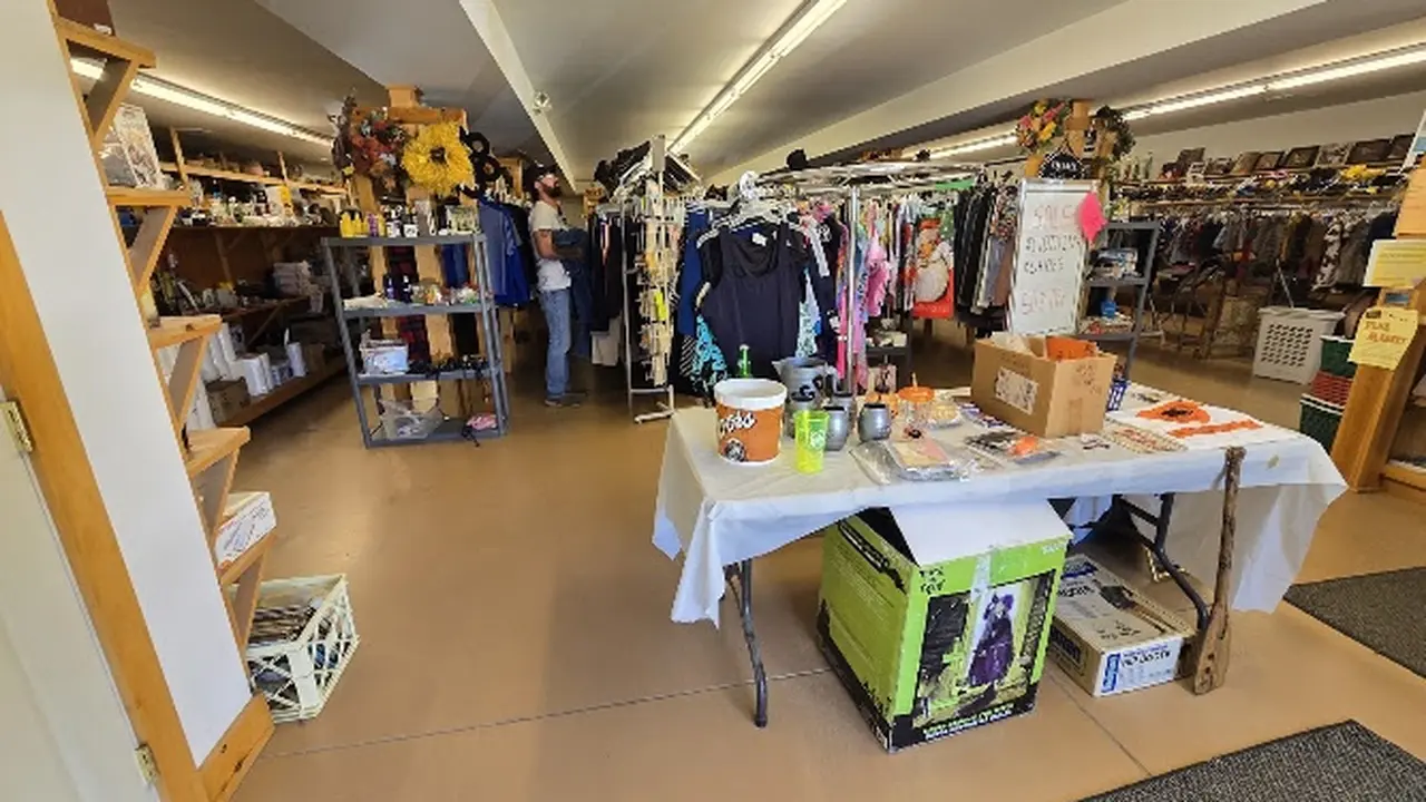 Consignment store in Mifflintown, Pennsylvania: Bargain Barn