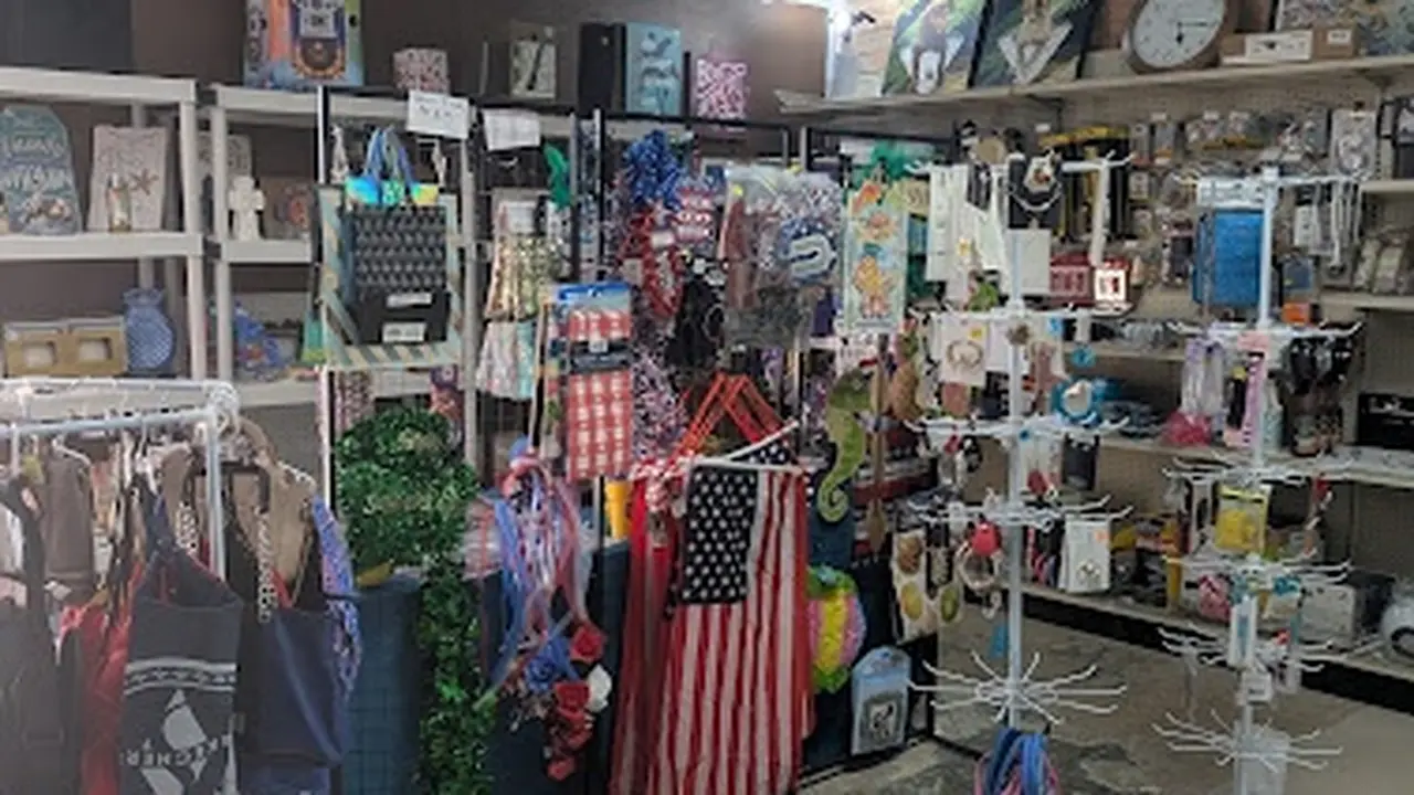 Consignment store in Galveston, Texas: Bargain Bonanza