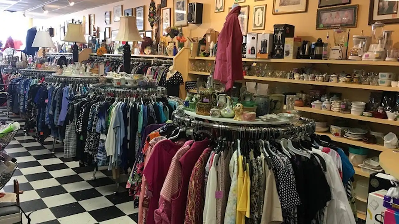 Consignment store in South Glens Falls, New York: Bargain Box