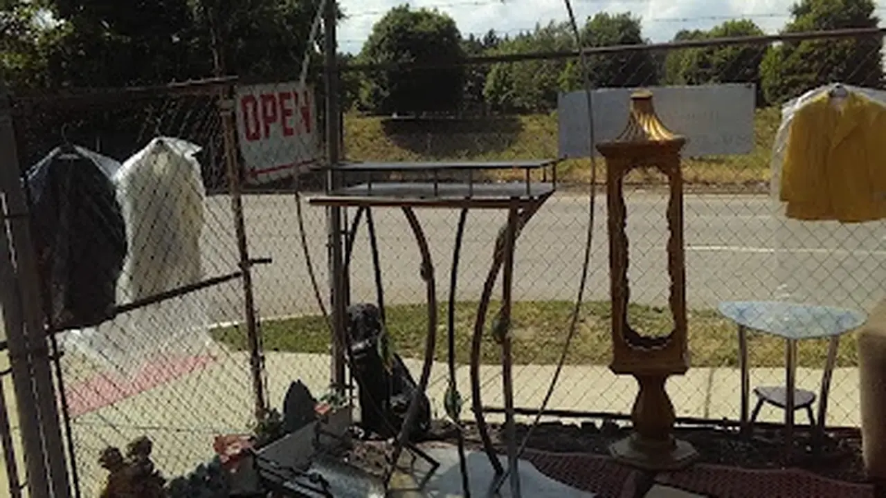 Consignment store in Detroit, Michigan: Bargain Dollar Resale