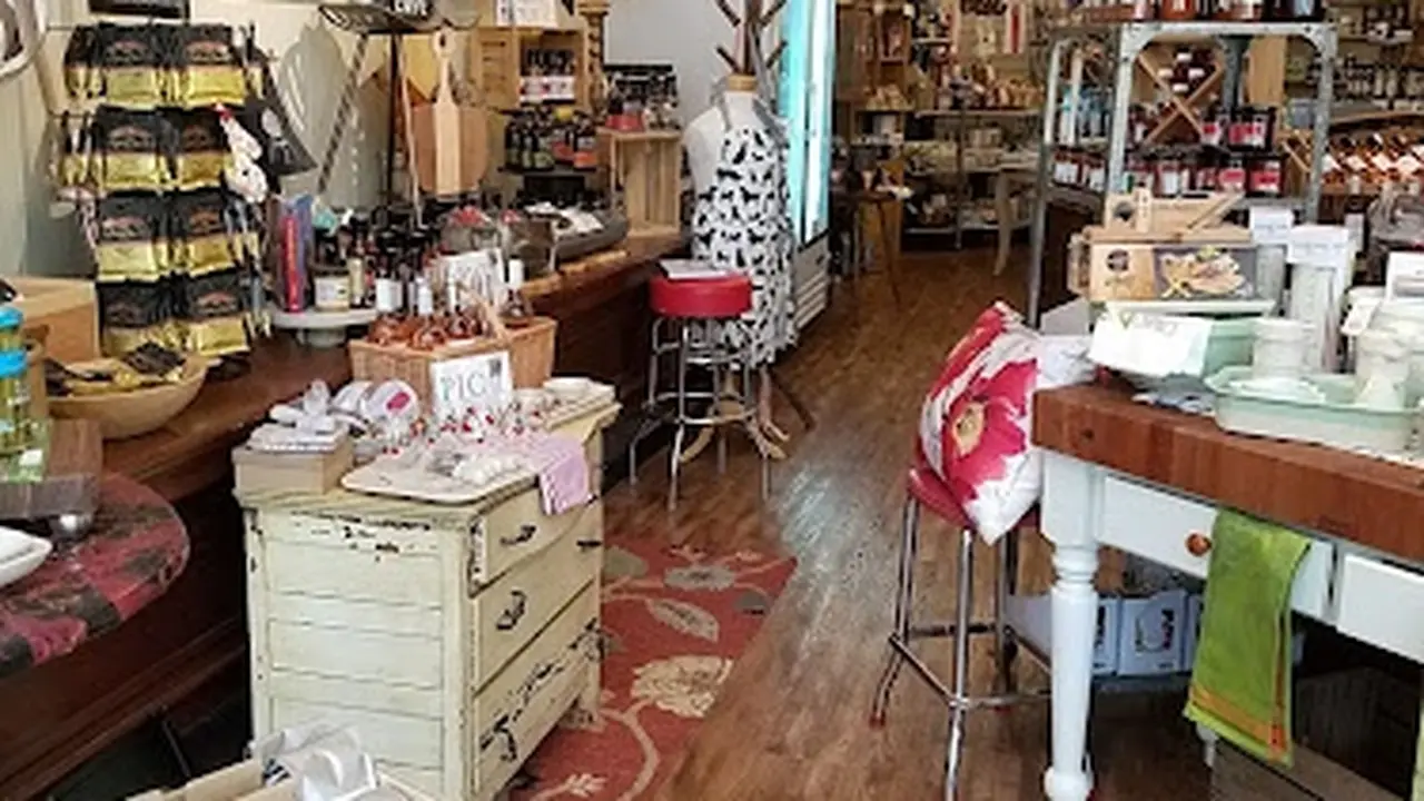 Consignment store in Sturgeon Bay, Wisconsin: Bayside Bargains