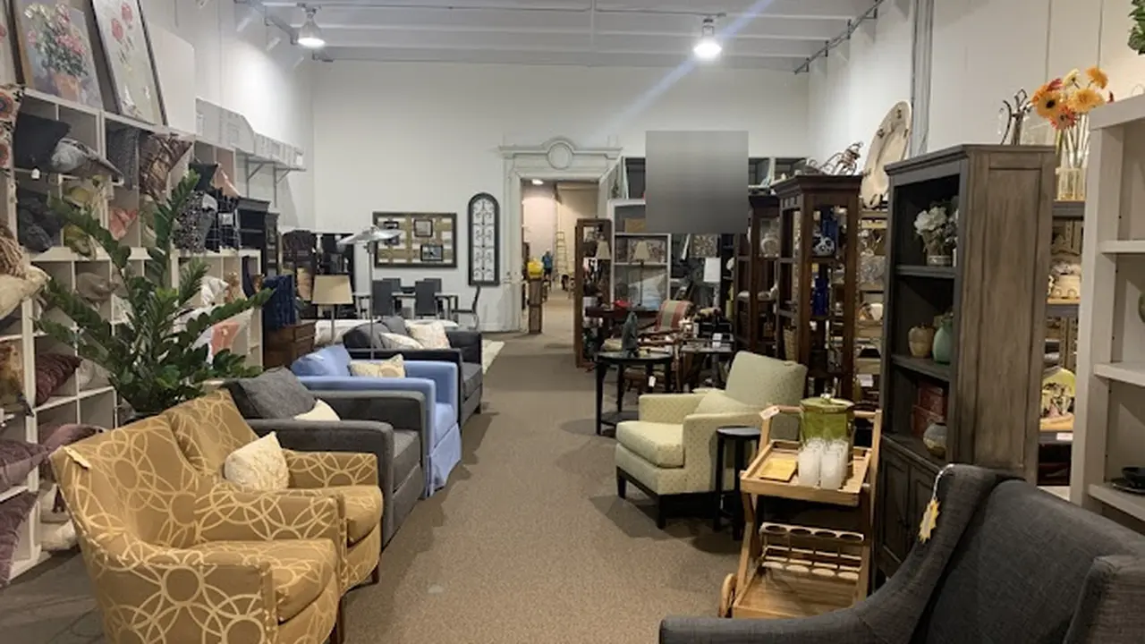 Consignment store in Vero Beach, Florida: Beachside Furnishings