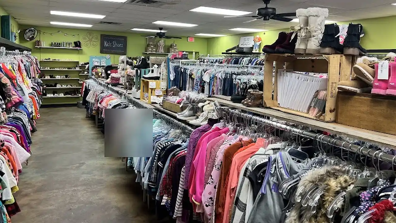Consignment store in Broken Arrow, Oklahoma: Bear Lee New