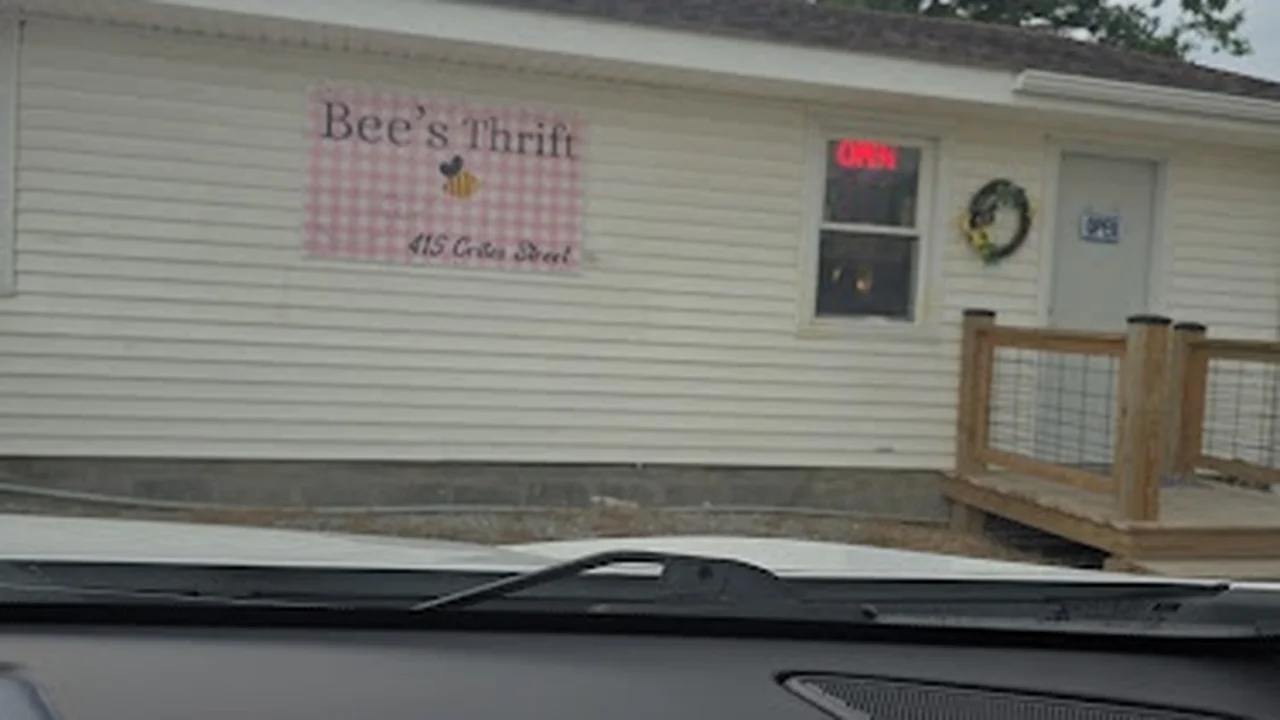 Consignment store in Scott City, Missouri: Bee's Thrift