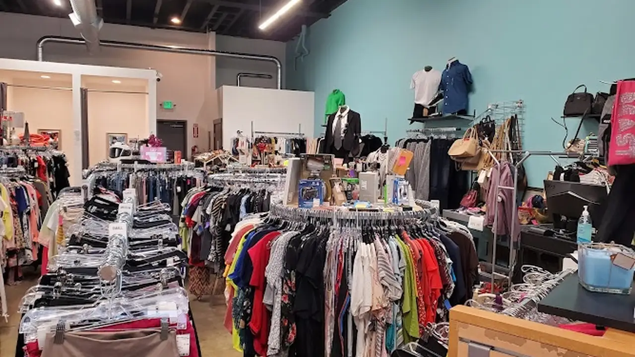 Consignment store in Ferndale, Washington: Bella Boutique & Consignment
