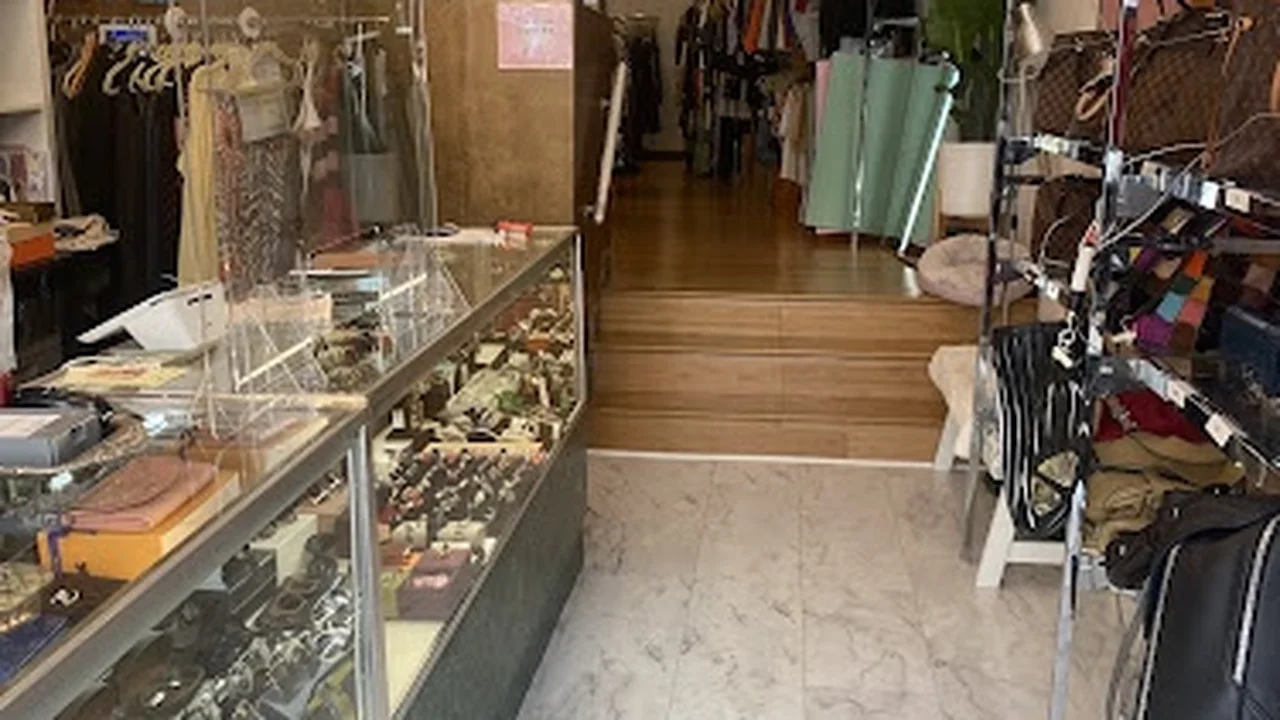 Consignment store in Philadelphia, Pennsylvania: Bella Boutique