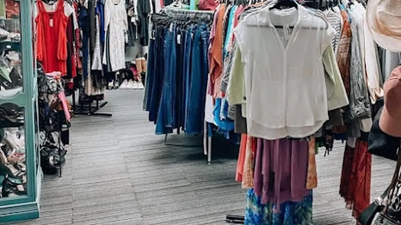 Consignment store in Maumee, Ohio: Bella River Boutique