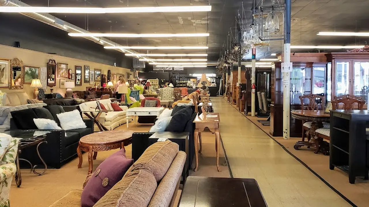 Consignment store in Burlington, North Carolina: Bella's House