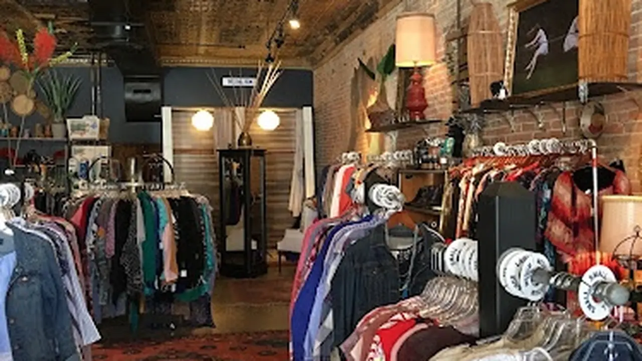 Consignment store in Wabash, Indiana: bellazo