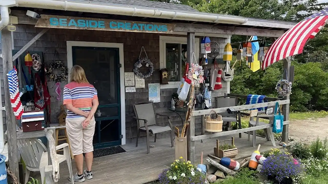Consignment store in Bailey Island, Maine: Betty's Seaside Creations