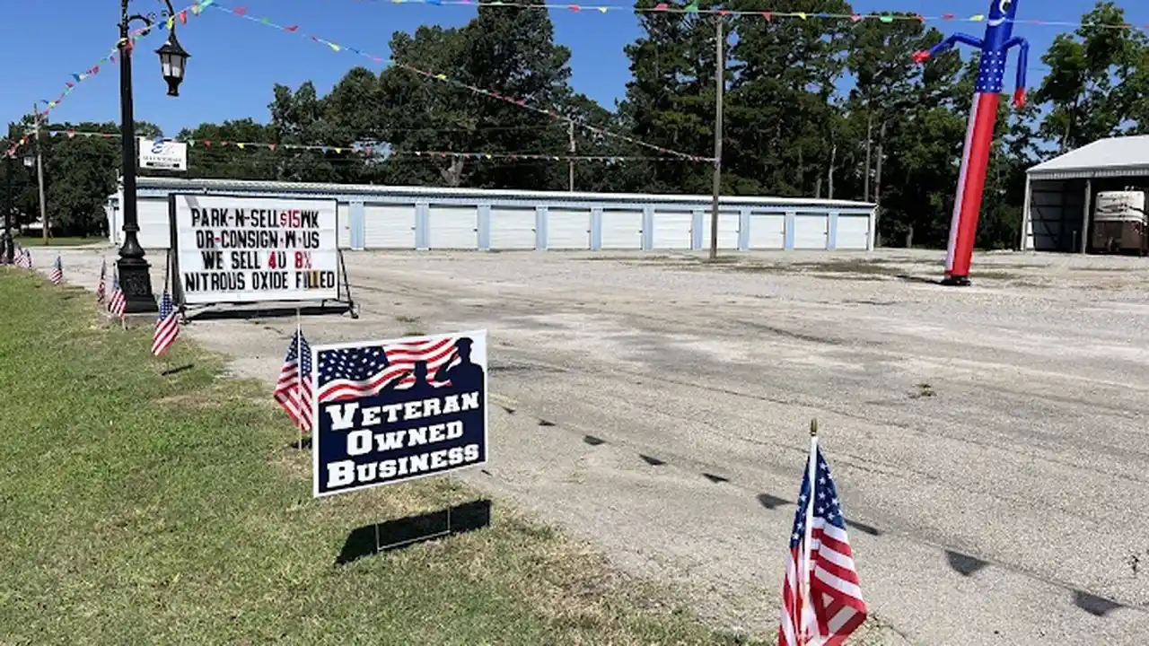 Consignment store in Gassville, Arkansas: Bigfoot Sales & Consignment