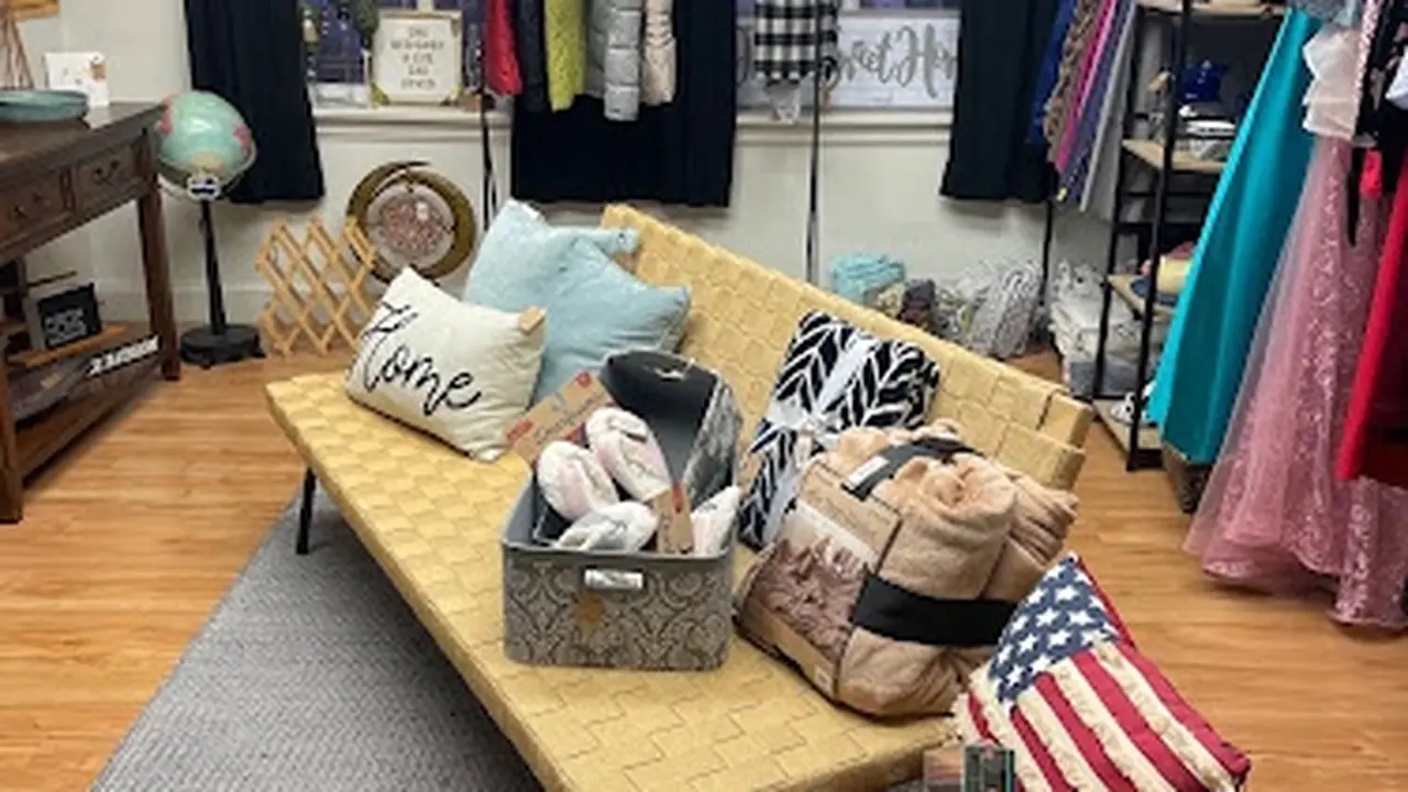 Consignment store in Cedar Rapids, Iowa: BinxBerry Consignment