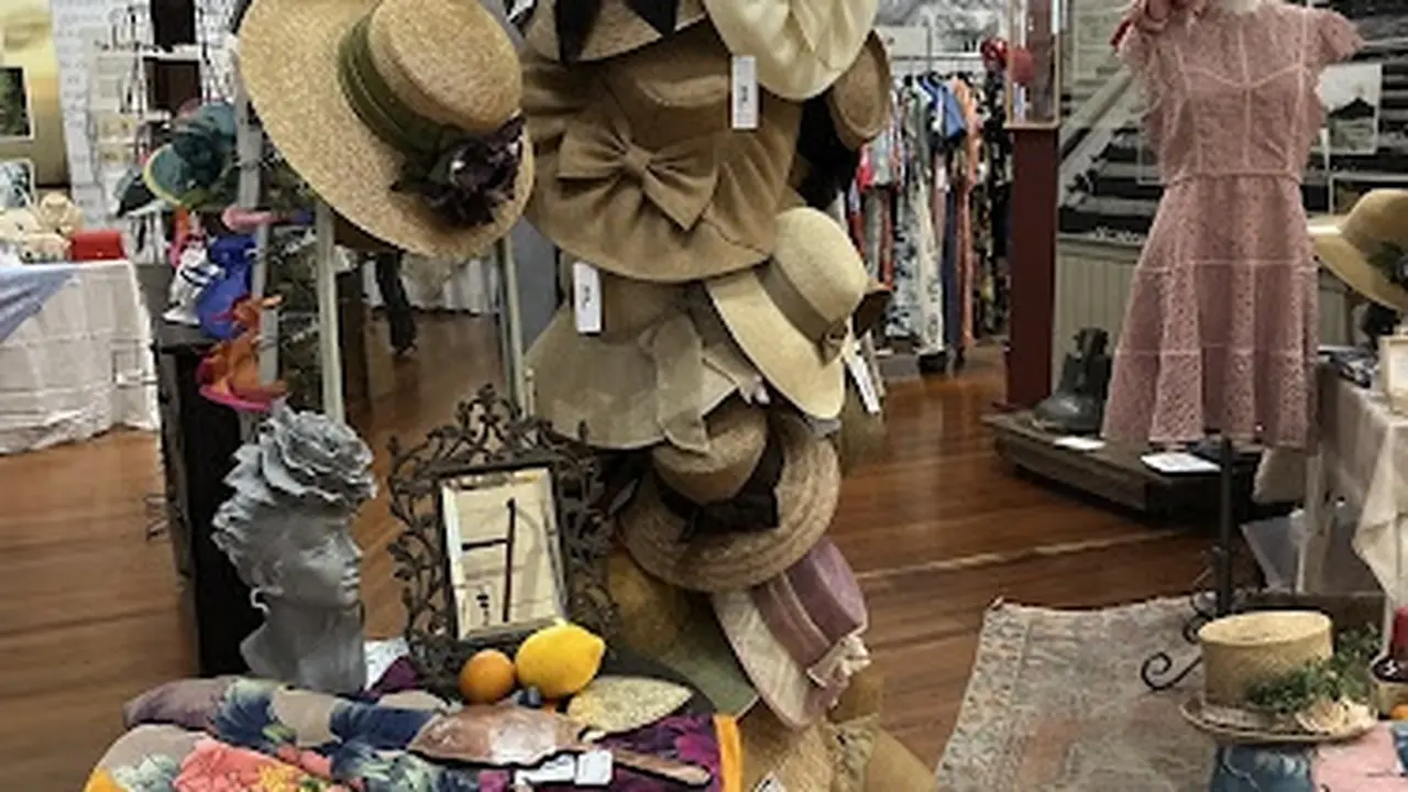 Consignment store in St Francisville, Louisiana: Birds Of A Feather
