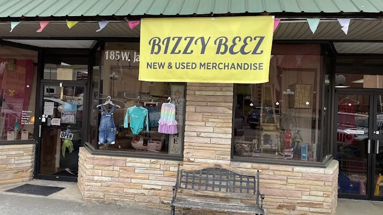 Consignment store in Gate City, Virginia: BIZZY BEEZ new and used merchandise