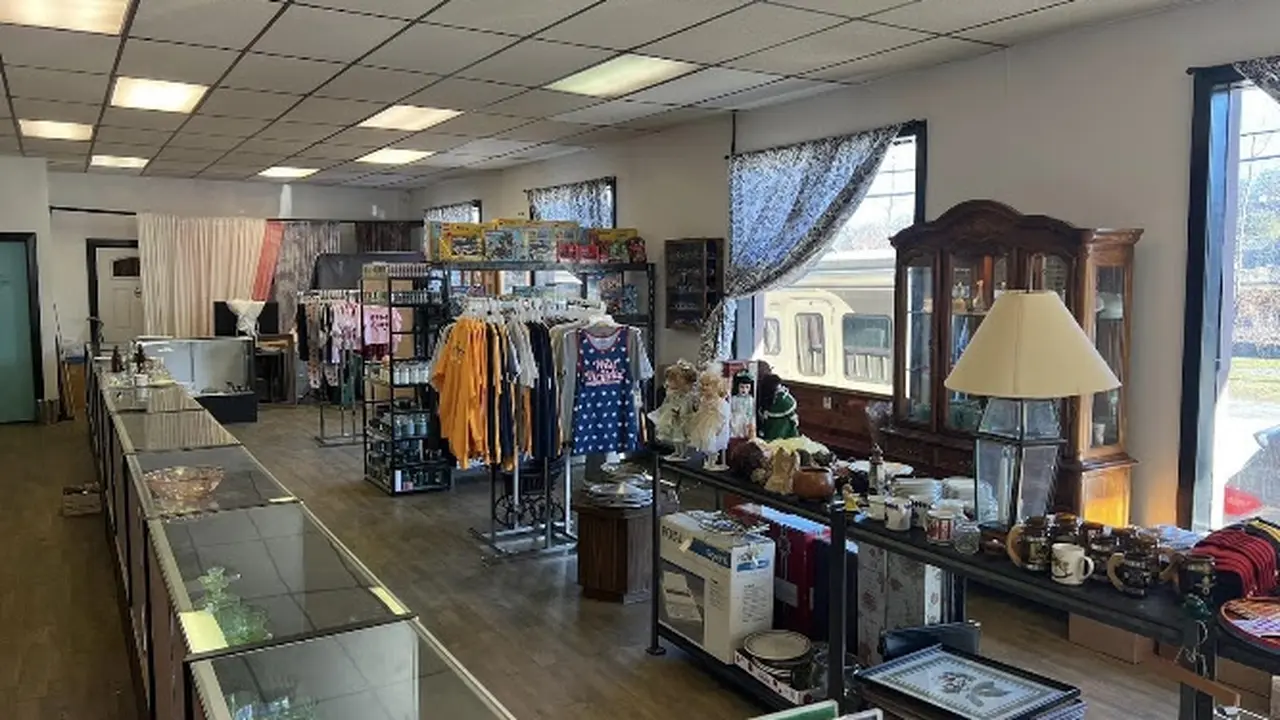 Consignment store in Parsons, West Virginia: Blacklight Antiques