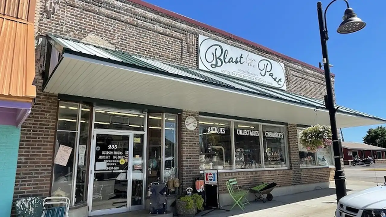Consignment store in Osakis, Minnesota: Blast From the Past