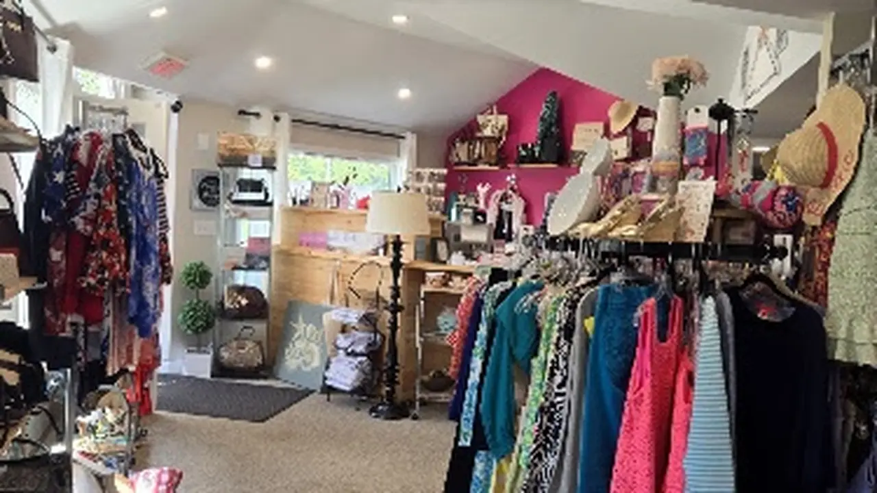 Consignment store in North Falmouth, Massachusetts: Blooming Resale