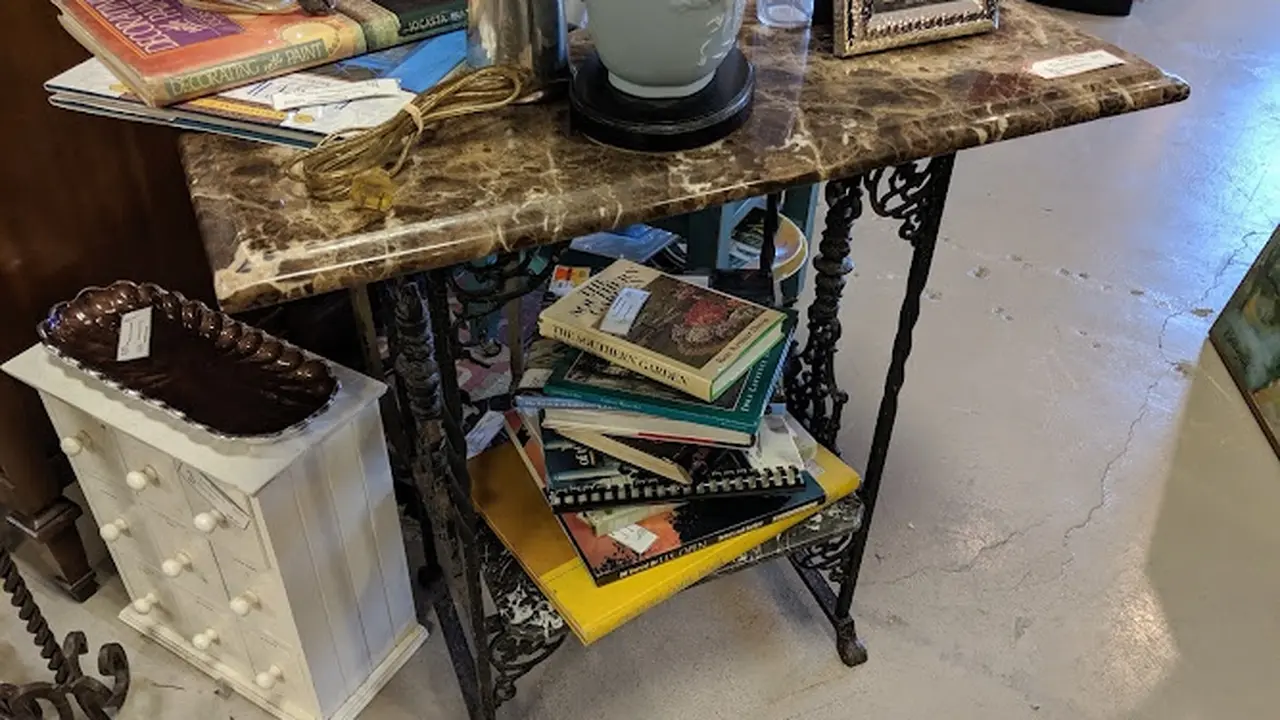 Consignment store in Jackson, Mississippi: Bloomingdeals