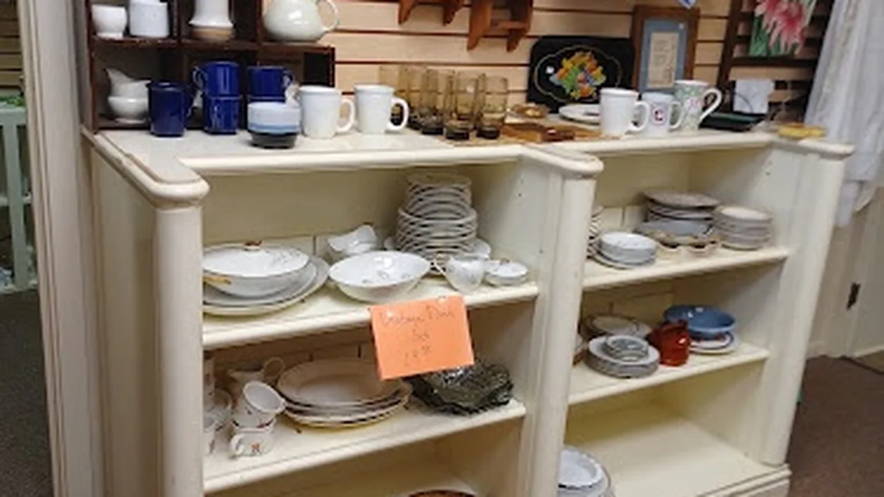 Consignment store in Cuero, Texas: Bloomingdeals Resale Shoppe