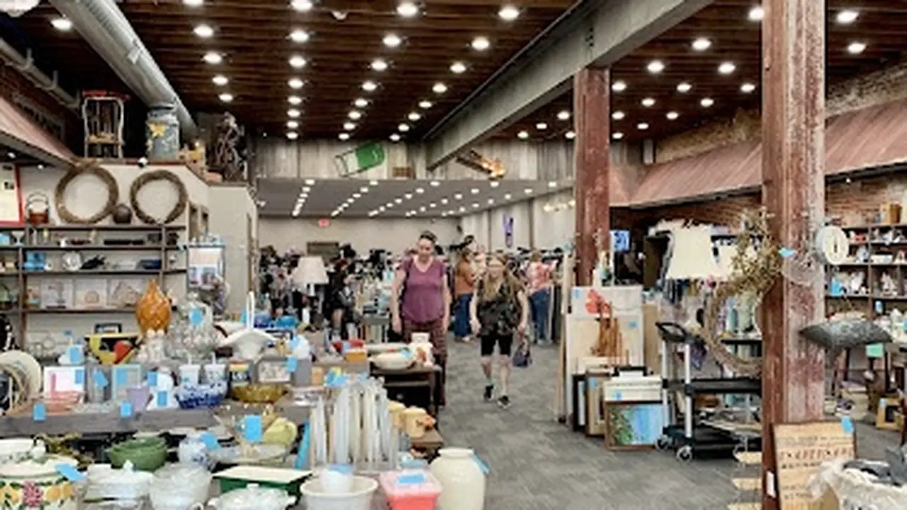 Consignment store in Havana, Illinois: Blue Butterfly Resale Shop