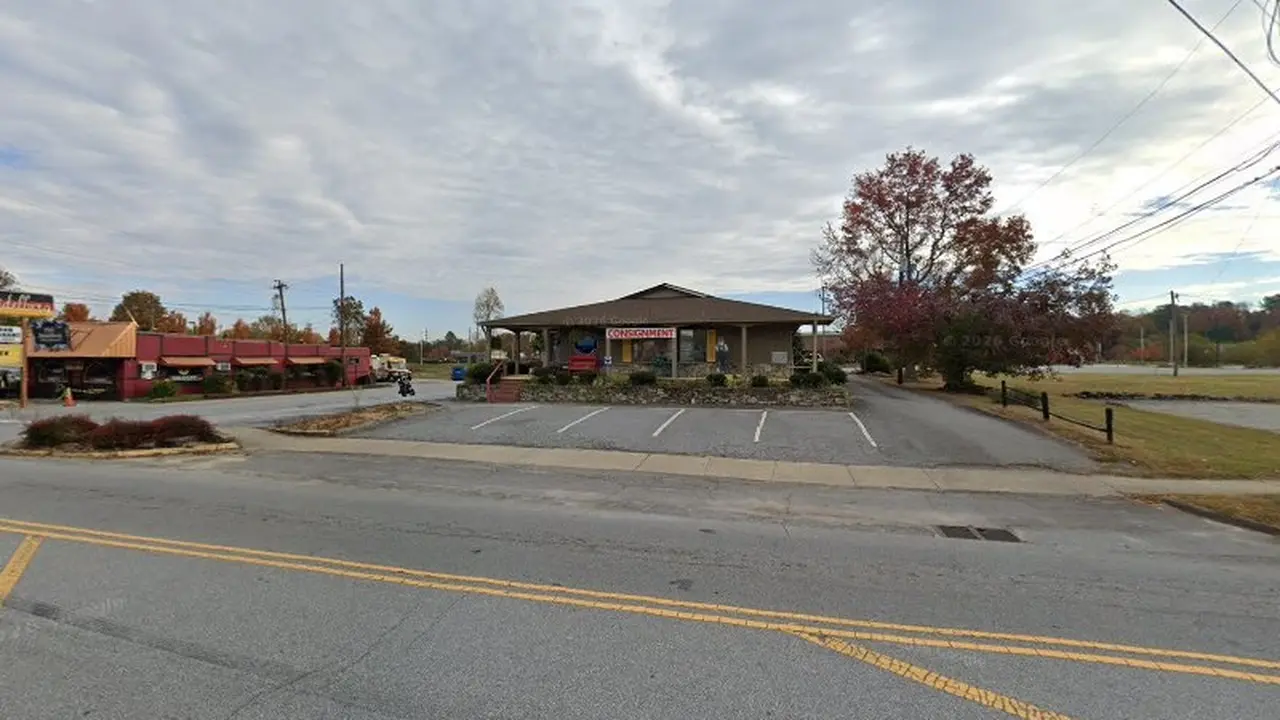 Consignment store in Hendersonville, North Carolina: Blue Mountain Consignment