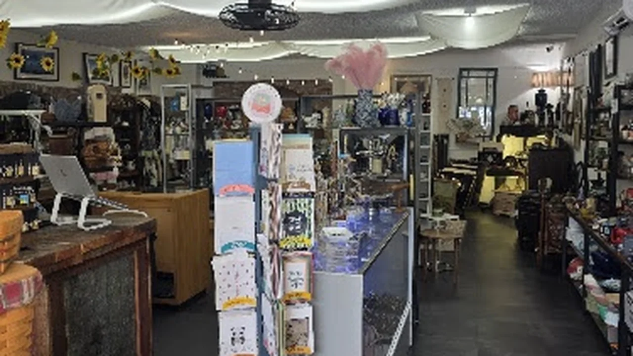 Consignment store in Bremerton, Washington: Blue Nest Home
