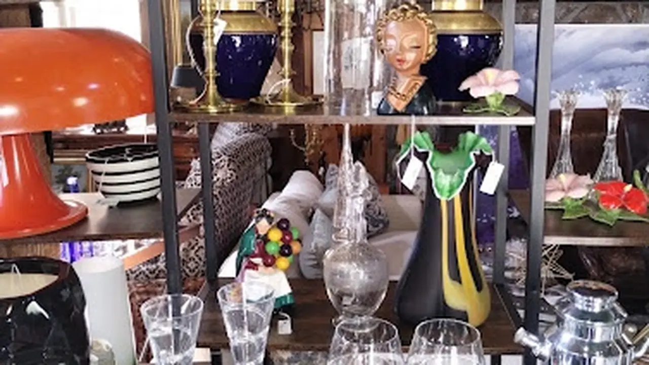 Consignment store in Ridgefield, Connecticut: Bluebird Estate Sales
