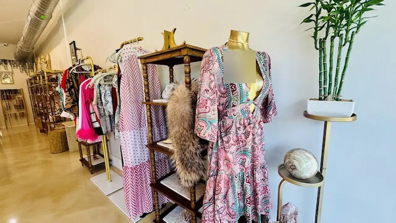 Consignment store in Miami, Florida: BON BON GEMS