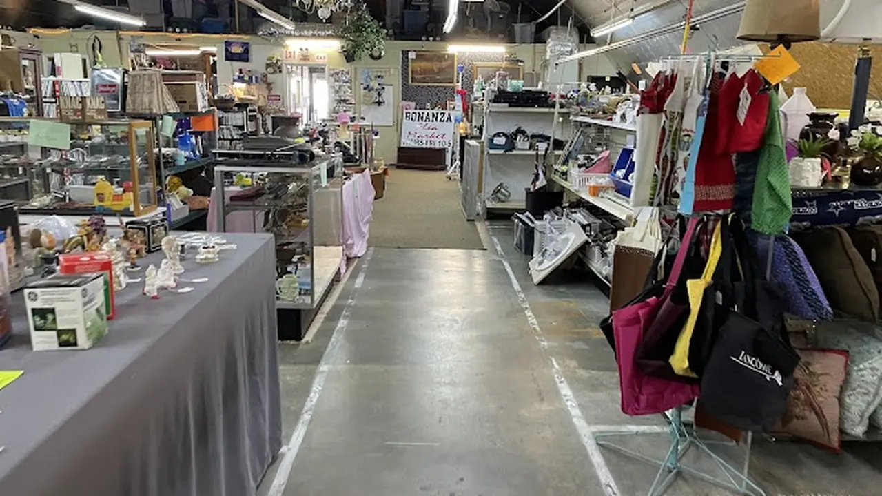Consignment store in Manning, South Carolina: Bonanza Flea Market
