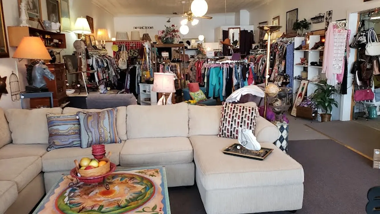 Consignment store in Waterloo, Iowa: Bonita Things Consignment