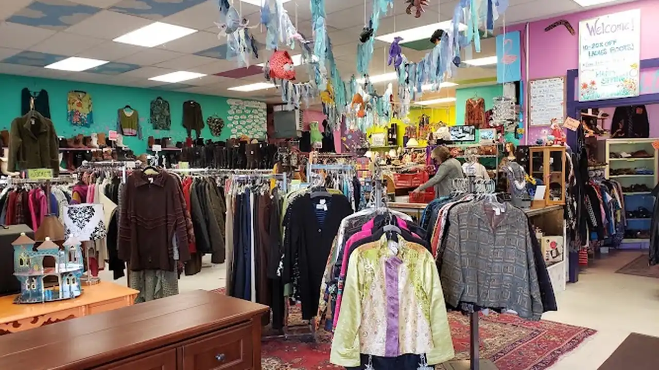 Consignment store in Los Alamos, New Mexico: Boomerang Consignment & Gaia Gifts