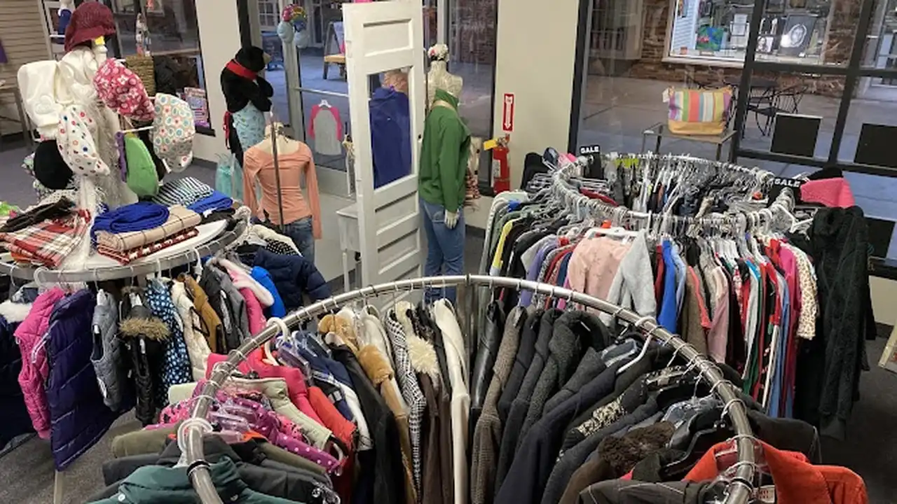 Consignment store in St Clair, Michigan: Boomerangs Design Consign Resale