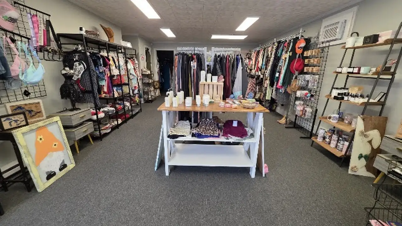 Consignment store in Ithaca, Michigan: Boots, Denim & Bows