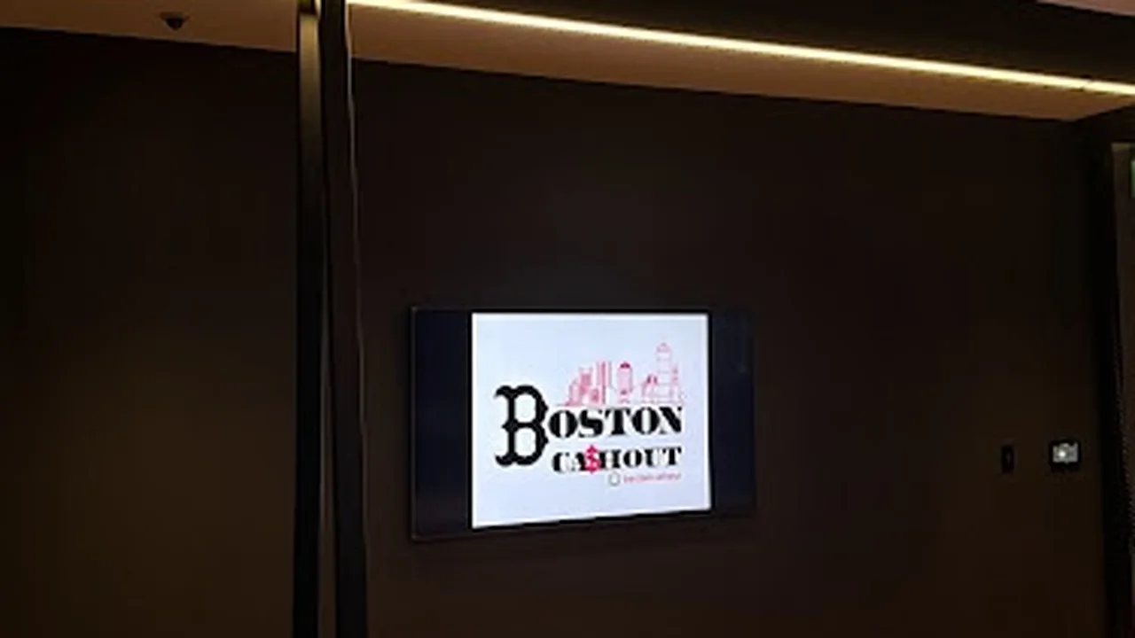 Consignment store in Boston, Massachusetts: BOSTON CASHOUT