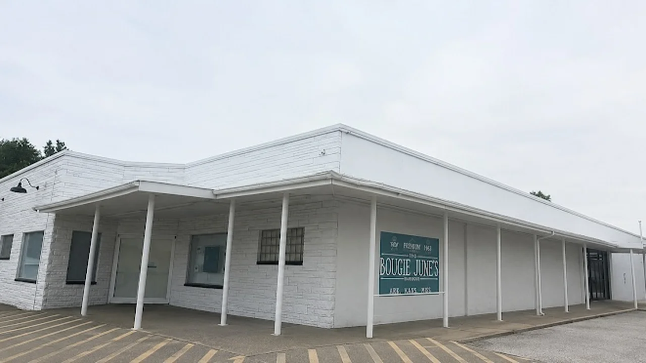 Consignment store in Olney, Illinois: Bougie June's