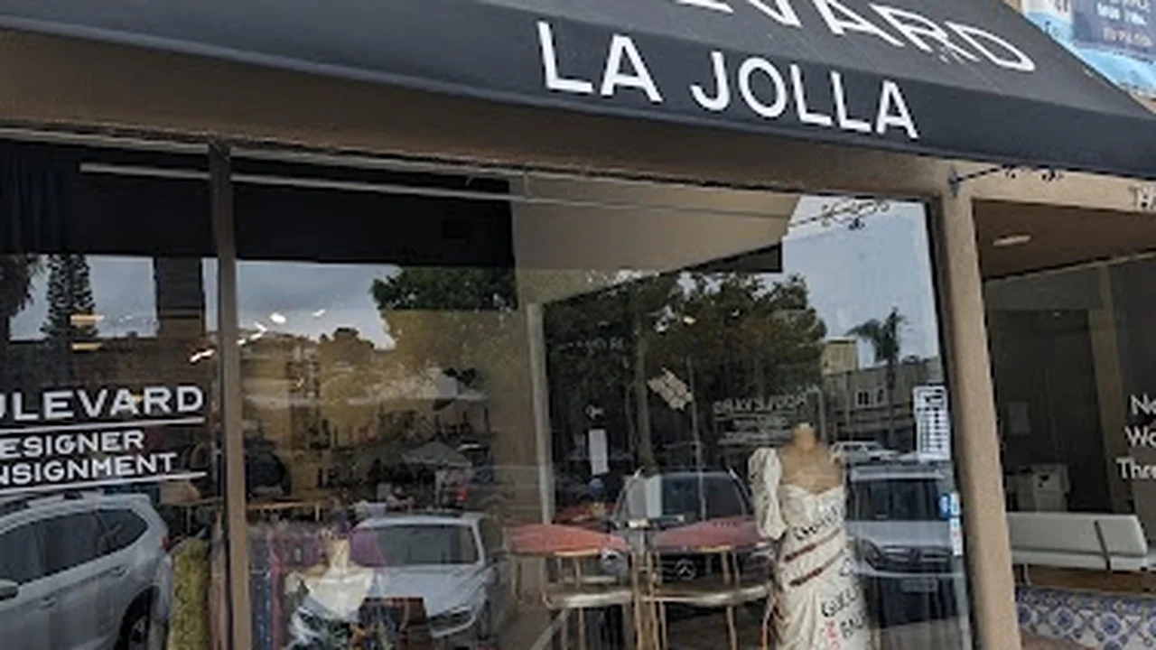 Consignment store in La Jolla, California: Boulevard La Jolla